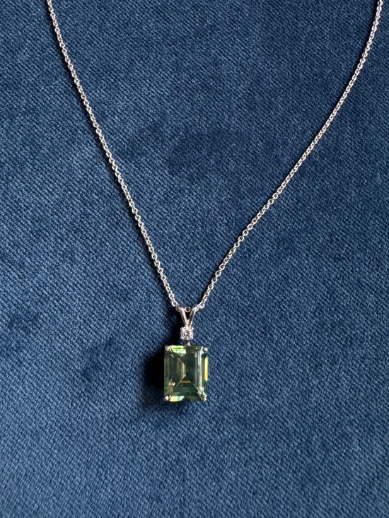 Jewelry - 925 Sterling silver With green glass stone necklace pendant.